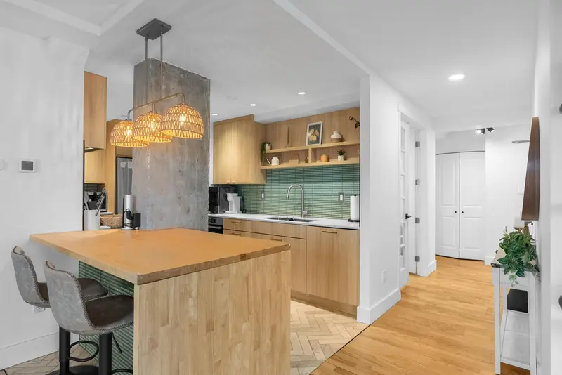 1002 47 AGNES STREET - photo 4 of 25