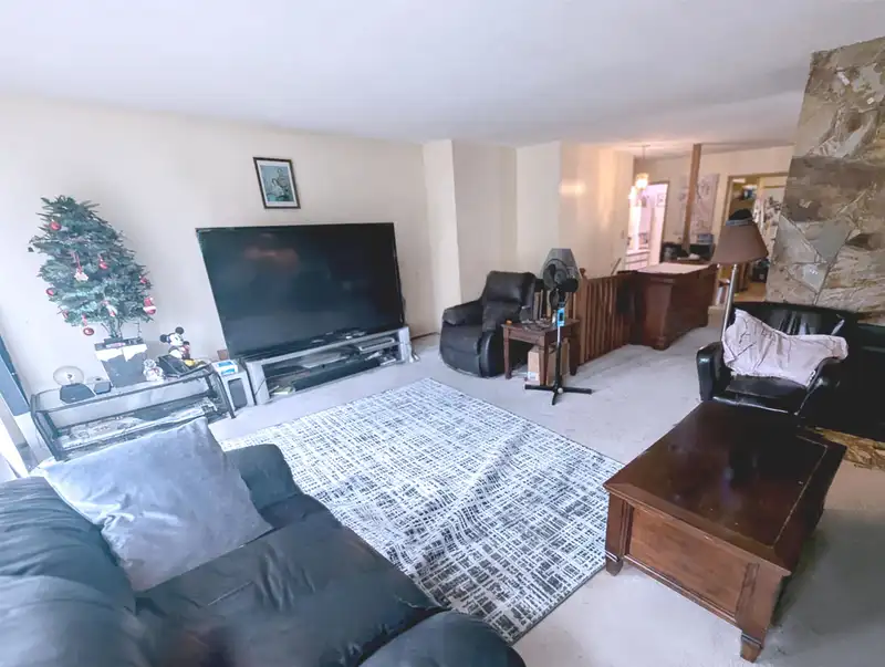 13038 63 AVENUE - photo 3 of 12