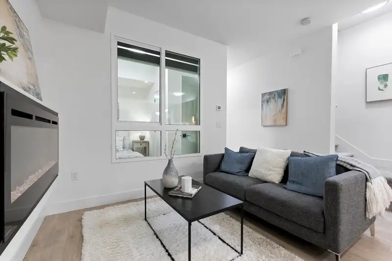 24 13895 64 AVENUE - photo 2 of 25