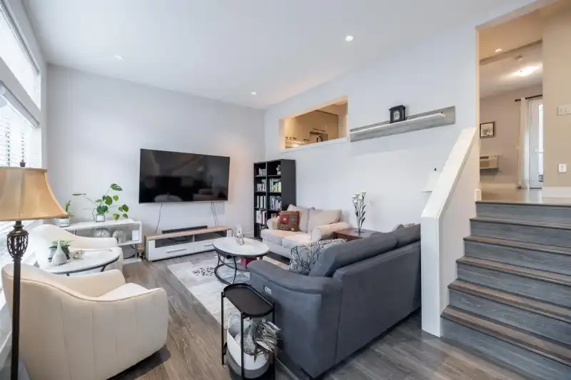 55 14058 61 AVENUE - photo 1 of 37