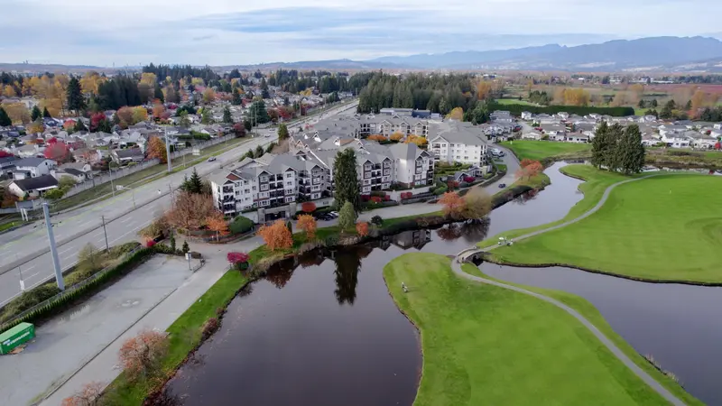 211 19677 MEADOW GARDENS WAY - photo 2 of 25