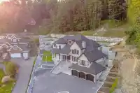 5579 136B STREET - thumbnail 2