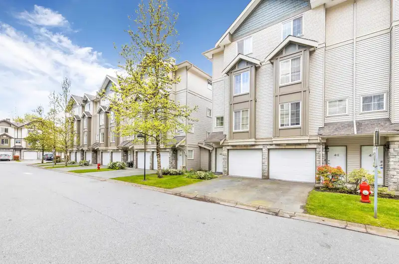 43 14855 100 AVENUE - photo 3 of 32