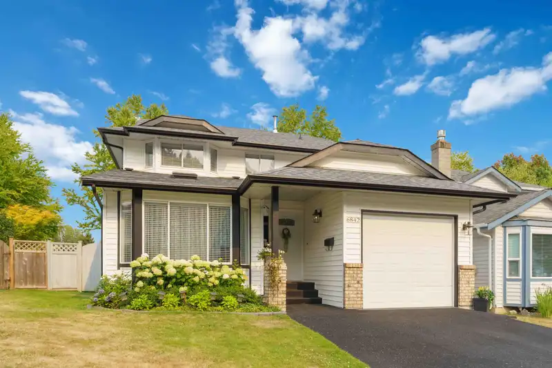 6842 137A STREET - photo 2 of 25
