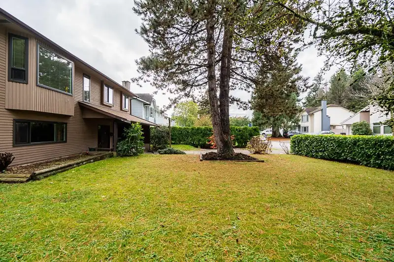 6050 132A STREET - photo 3 of 37