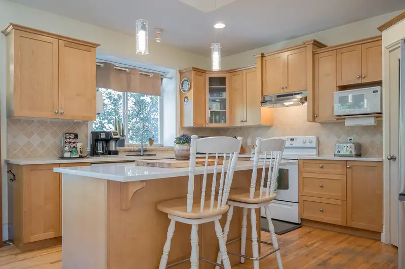 7348 147 STREET - photo 3 of 40