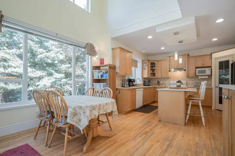7348 147 STREET - photo 4 of 40