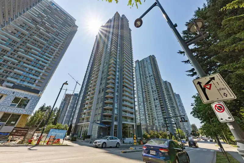 4005 13750 100 AVENUE - photo 1 of 22
