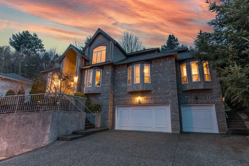 Listing - photo 1 of 25