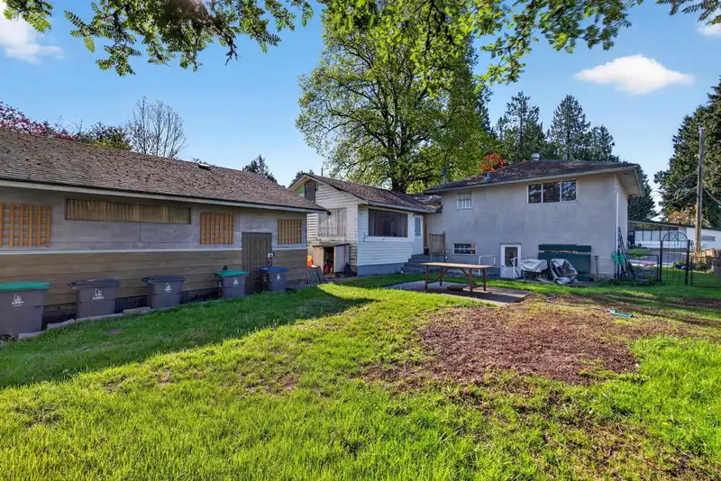 13115 100A AVENUE - photo 2 of 39