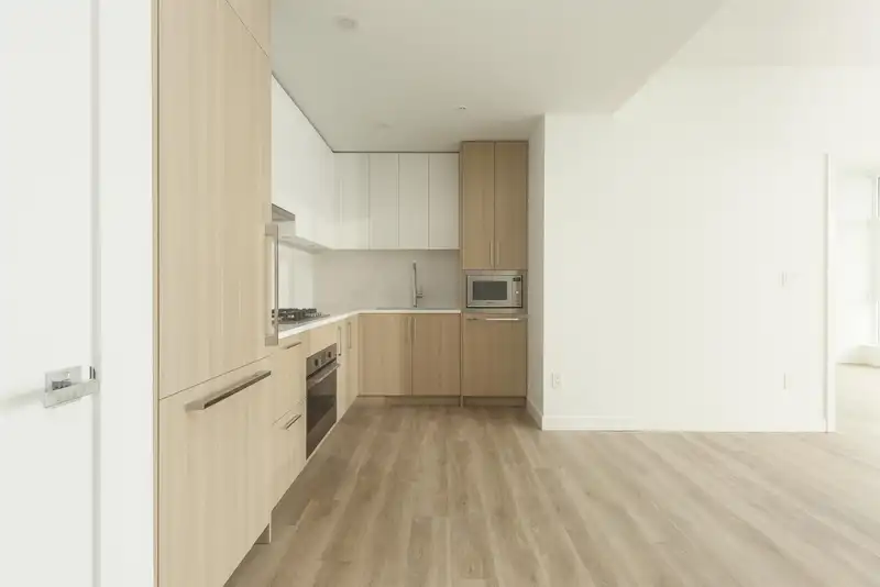 2805 9675 KING GEORGE BOULEVARD - photo 4 of 40