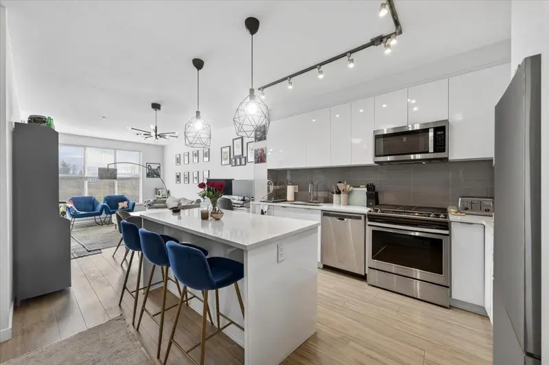 C211 8150 207 STREET - photo 3 of 25