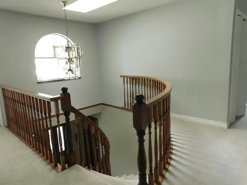 13920 109 AVENUE - photo 3 of 11