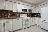 303 13860 70 AVENUE - thumbnail 5