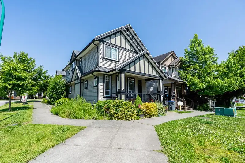 19065 67 AVENUE - photo 2 of 36