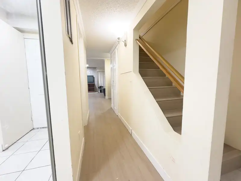 185 13895 74 AVENUE - photo 4 of 30