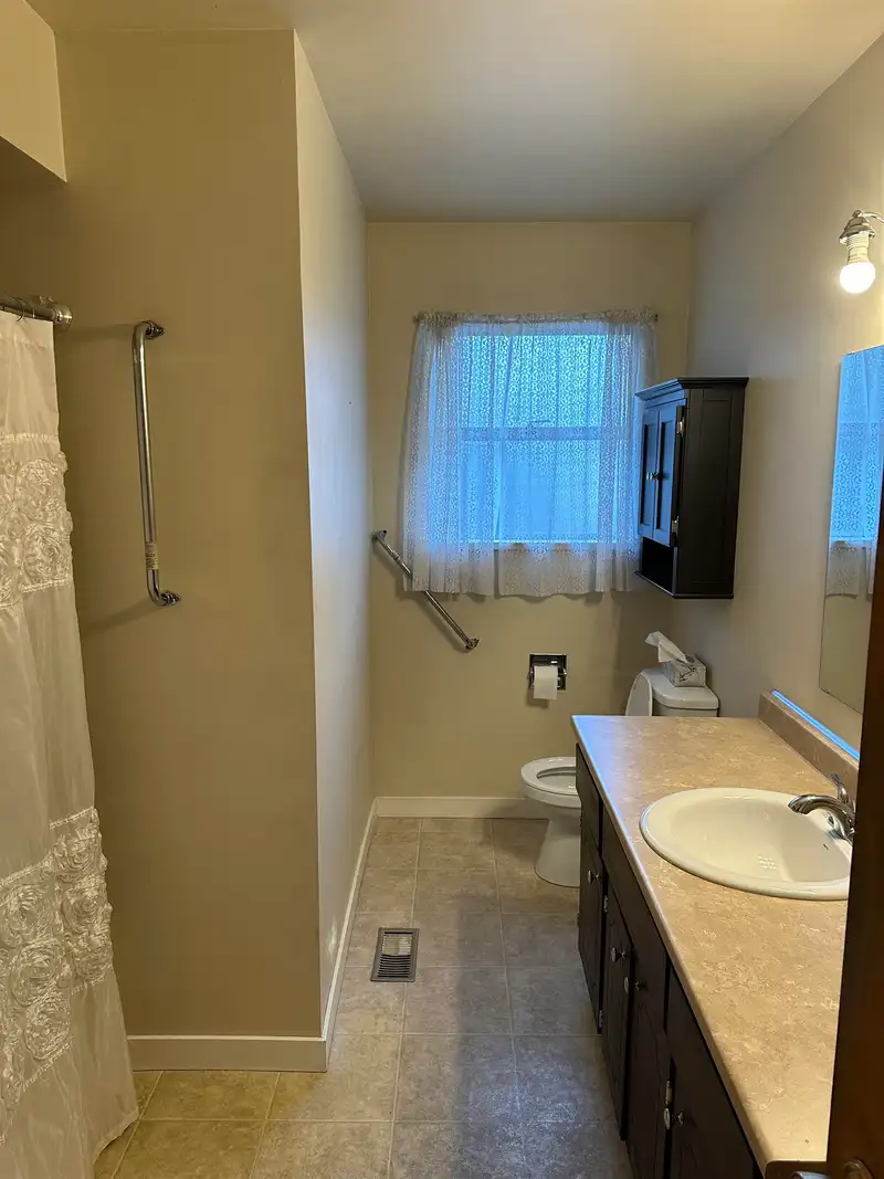 12912 106 AVENUE - photo 4 of 11