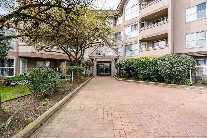 312 7435 121A STREET - photo 1 of 27