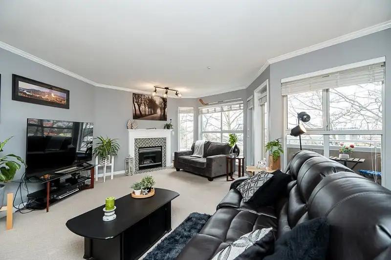 312 7435 121A STREET - photo 2 of 27
