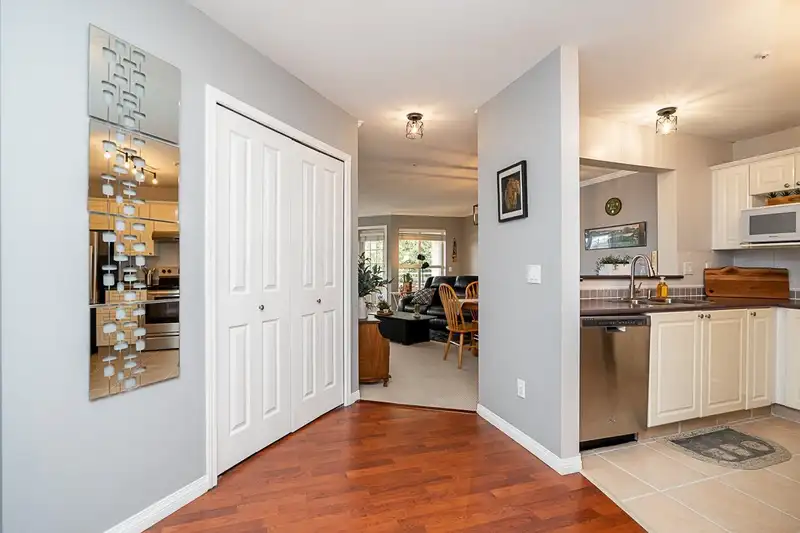 312 7435 121A STREET - photo 3 of 27