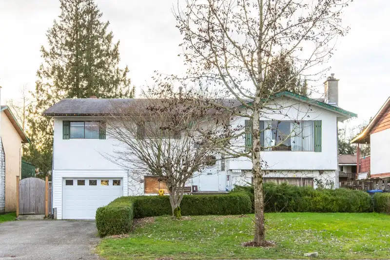 6221 175A STREET - photo 1 of 40