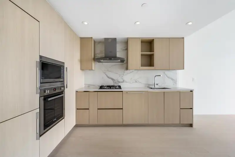 2103 13778 100 AVENUE - photo 2 of 25