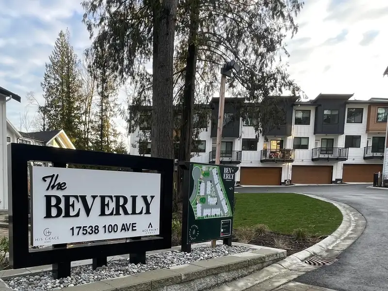 13 17538 100 AVENUE - photo 1 of 40