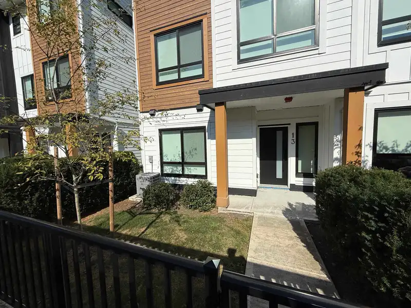 13 17538 100 AVENUE - photo 4 of 40