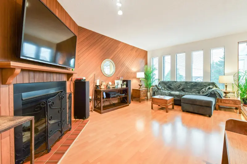 34560 HURST CRESCENT - photo 2 of 25