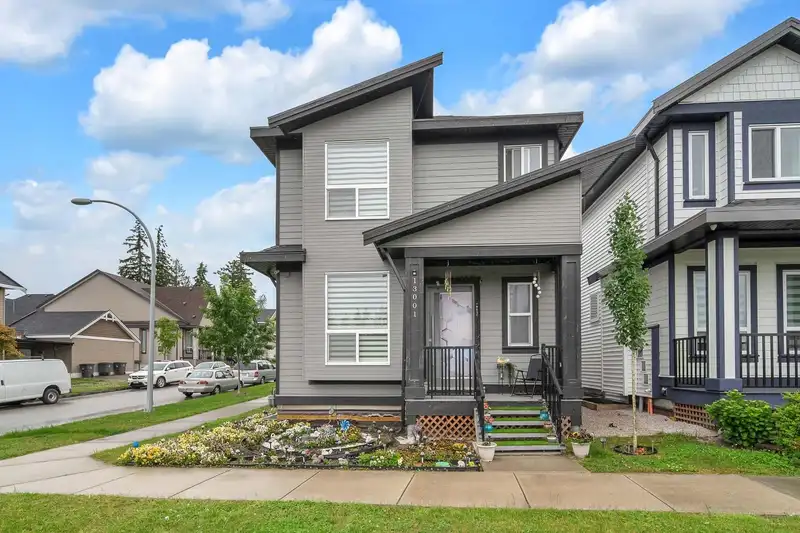 13001 59 AVENUE - photo 2 of 25