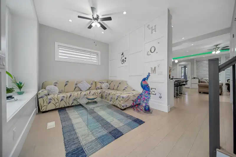 13001 59 AVENUE - photo 3 of 25