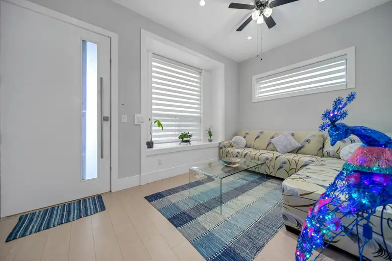 13001 59 AVENUE - photo 4 of 25