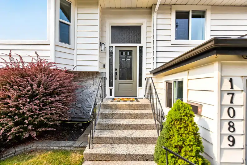 17089 60A AVENUE - photo 4 of 33