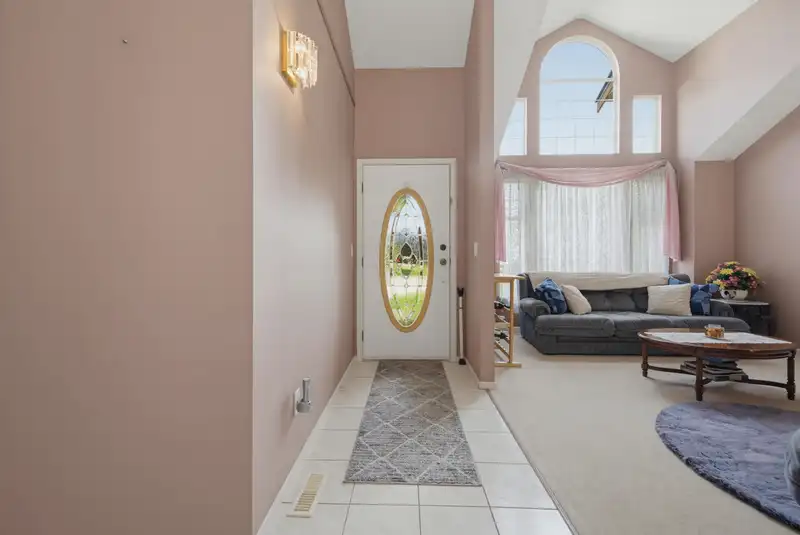 19128 63 AVENUE - photo 4 of 39