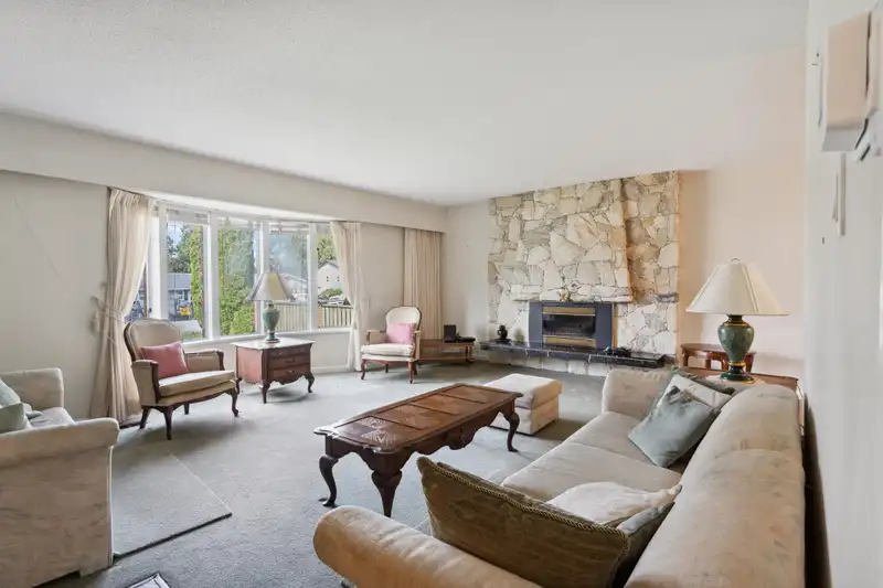 10176 144A STREET - photo 3 of 37