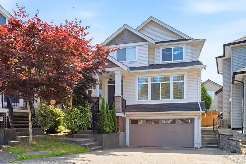 6071 145B STREET - photo 2 of 40