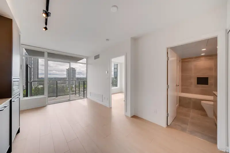 1012 13745 GEORGE JUNCTION STREET - photo 2 of 33