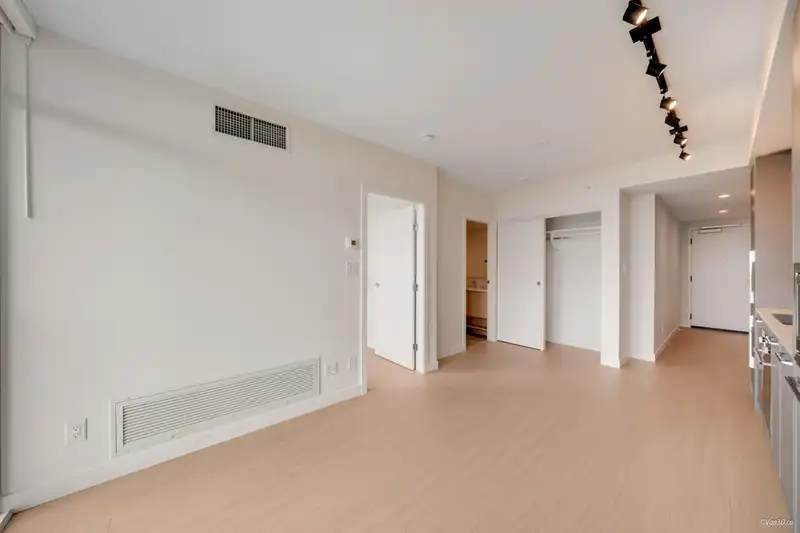 1012 13745 GEORGE JUNCTION STREET - photo 4 of 33