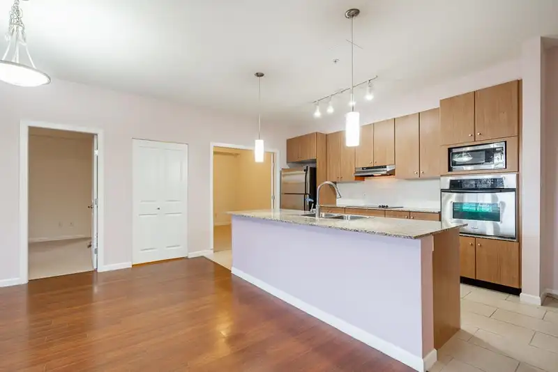 202 15388 101 AVENUE - photo 4 of 28