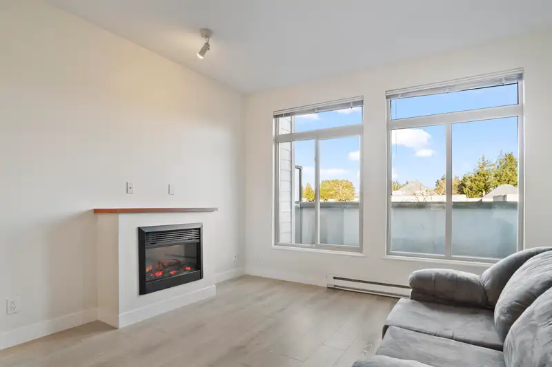 220 15380 102A AVENUE - photo 1 of 33