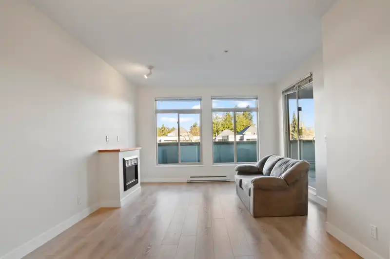 220 15380 102A AVENUE - photo 2 of 33