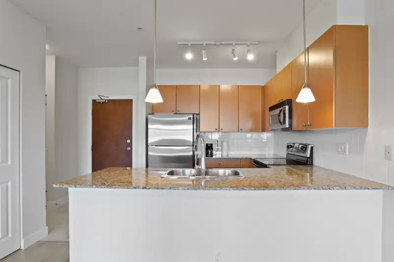 220 15380 102A AVENUE - photo 4 of 33
