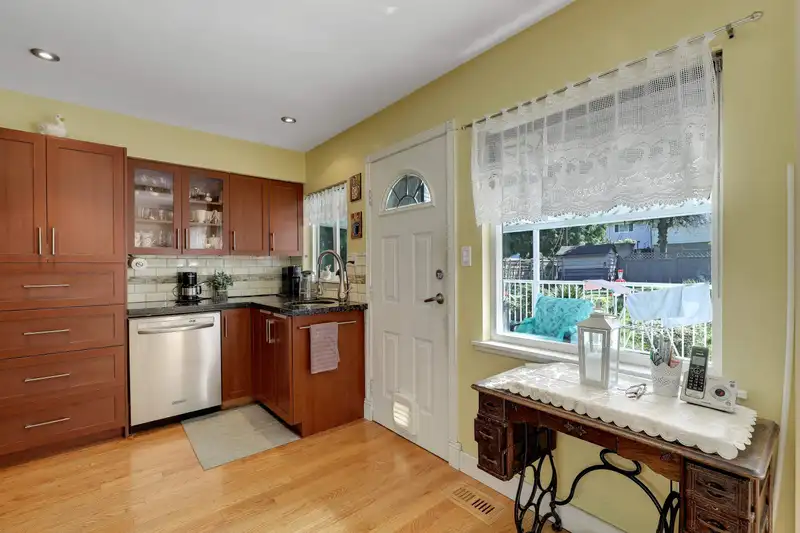 11230 LANSDOWNE DRIVE - photo 4 of 40