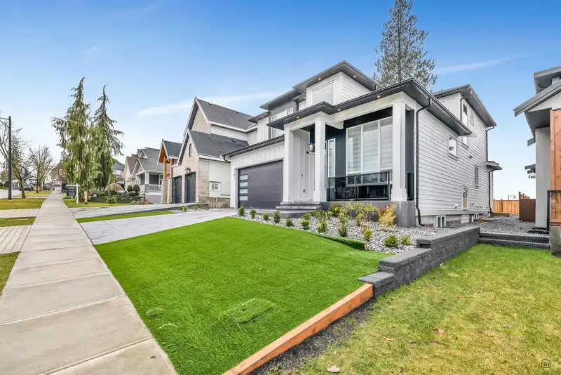 6161 164A STREET - photo 3 of 40