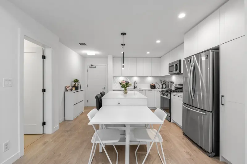 210 20052 83A AVENUE - photo 2 of 25