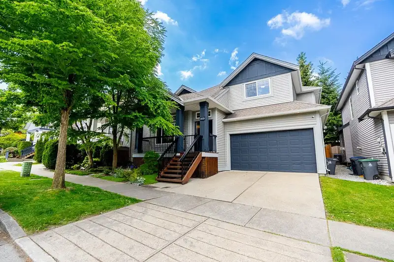 6125 150A STREET - photo 1 of 37