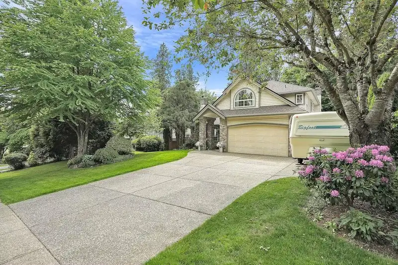 5817 ABERDEEN STREET - photo 2 of 40