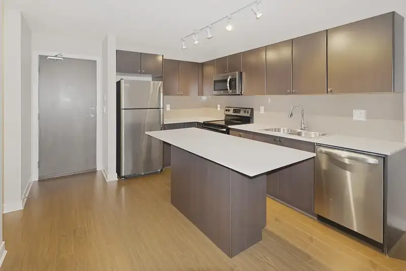 417 13740 75A AVENUE - photo 2 of 11