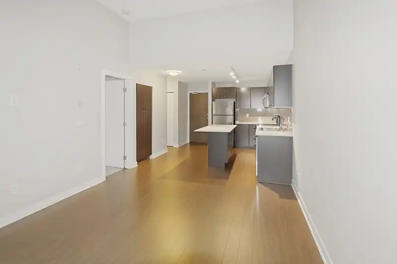 417 13740 75A AVENUE - photo 3 of 11
