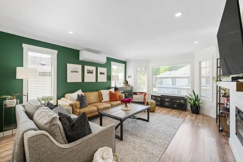 2 15840 84 AVENUE - photo 4 of 36